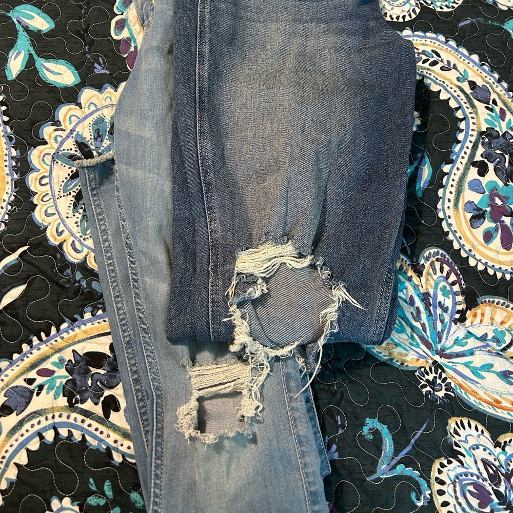2 pairs of Hollister jeans! 7L